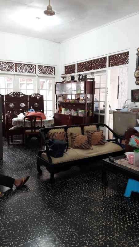rumah berlokasi strategis di jakarta selatan