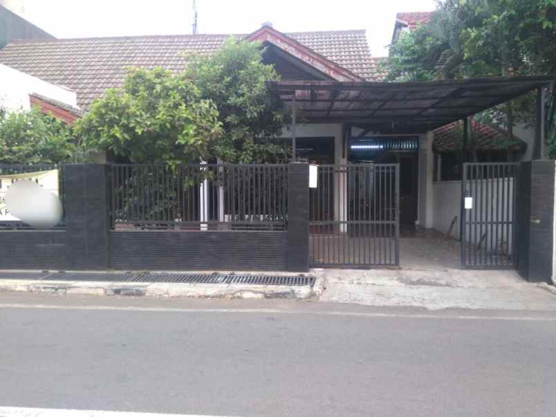 Rumah Besar Dalam Komplek Jatiwaringin Jakarta Timur