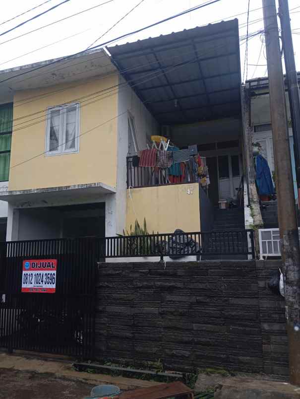 rumah bukit sariwangi lingkungan nyaman hadap barat