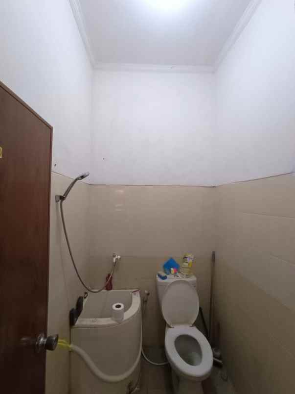 rumah bukit sariwangi lingkungan nyaman hadap barat