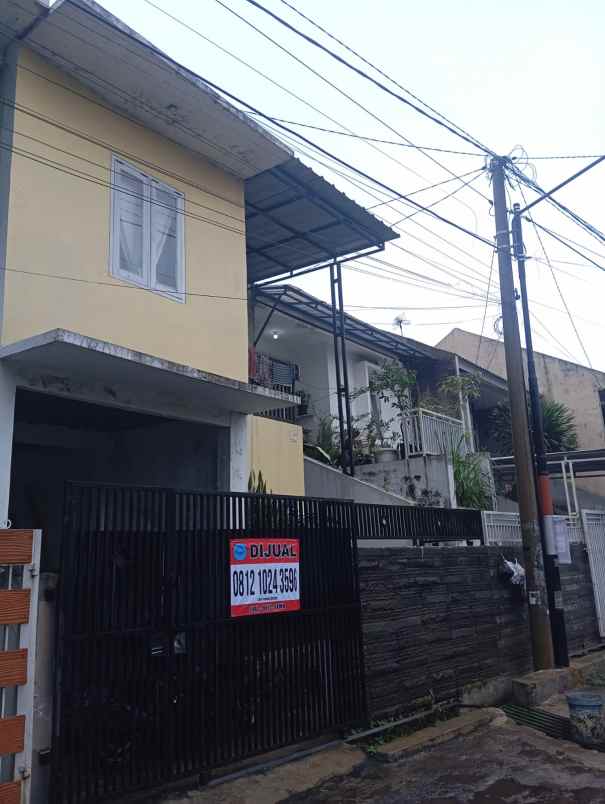 rumah bukit sariwangi lingkungan nyaman hadap barat