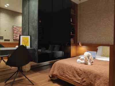 rumah cantik 3 lantai di pondok pucung karang tengah