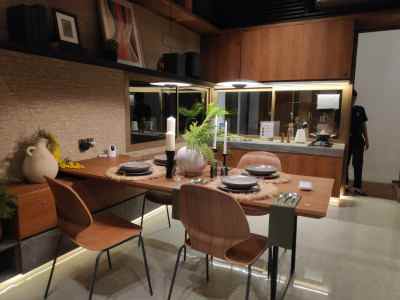 rumah cantik 3 lantai di pondok pucung karang tengah