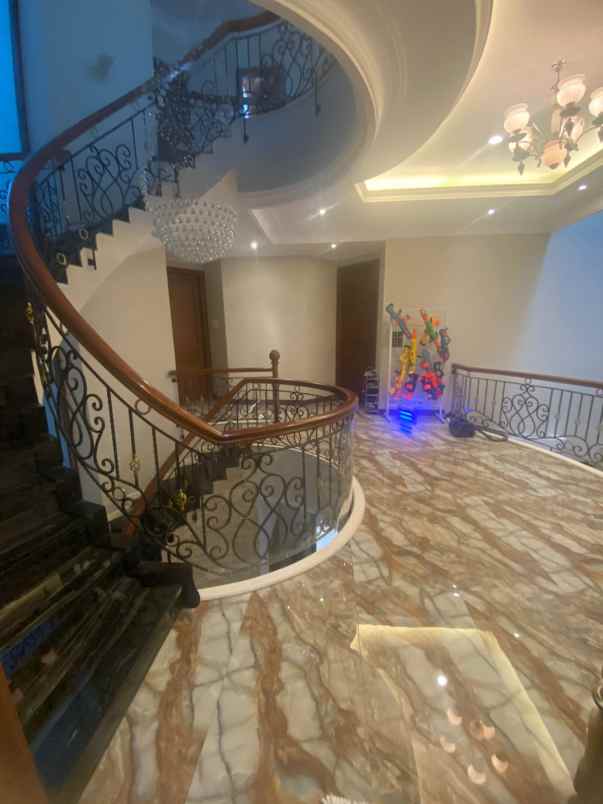 rumah dijual taman aries jakarta barat