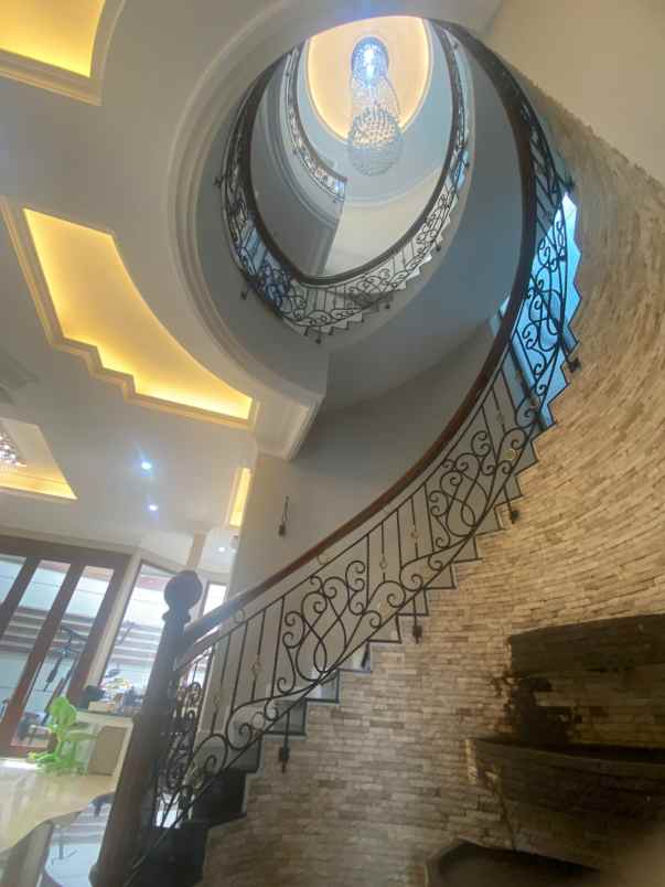 rumah dijual taman aries jakarta barat