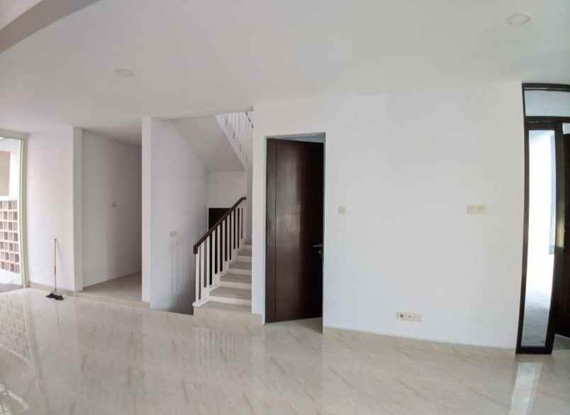 rumah disewakan dian istana wiyung surabaya selatan