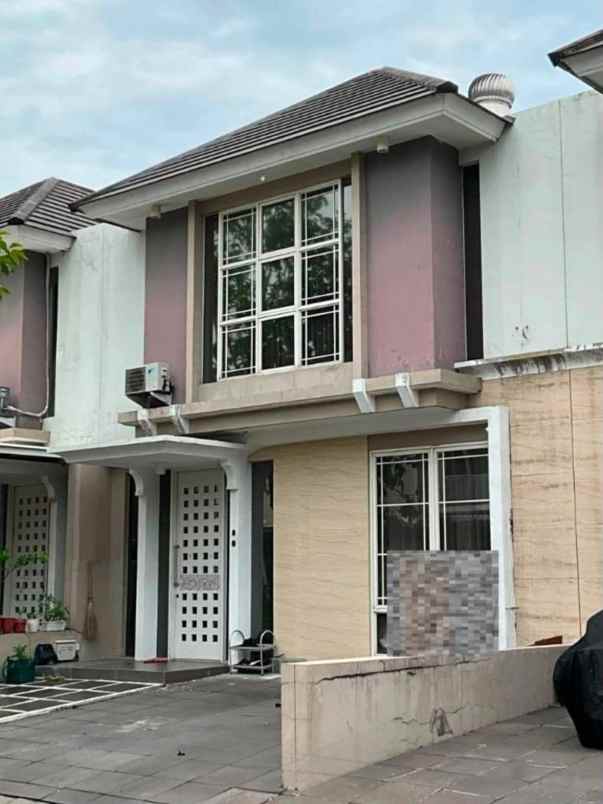 rumah disewakan greenlake citraland surabaya barat