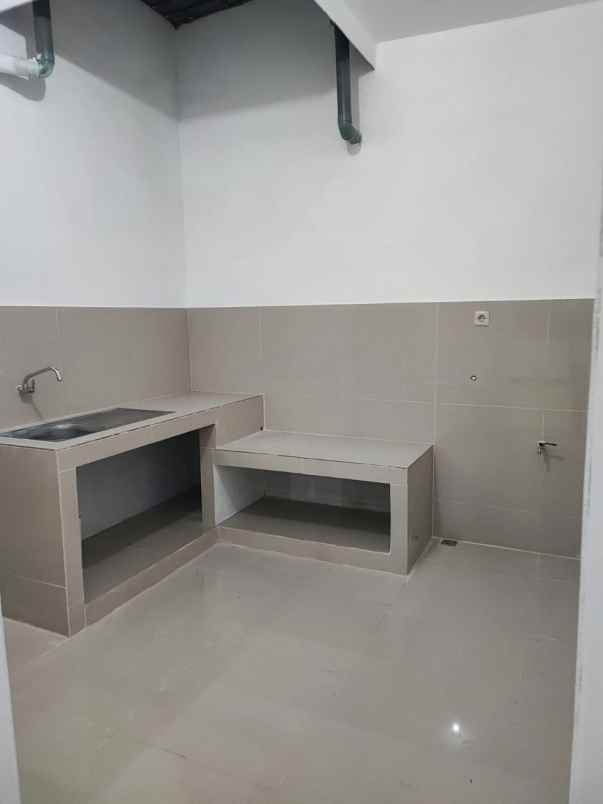 rumah griya asri pakuwon city siap huni kosongan