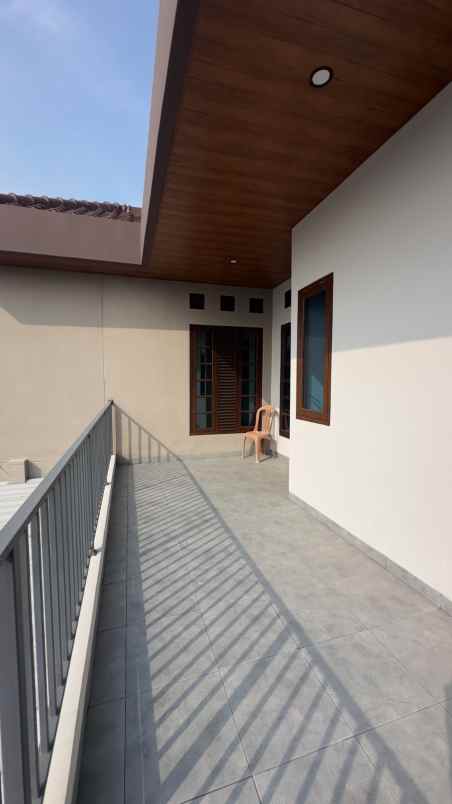 rumah hook 2 lantai siap huni di tambun selatan