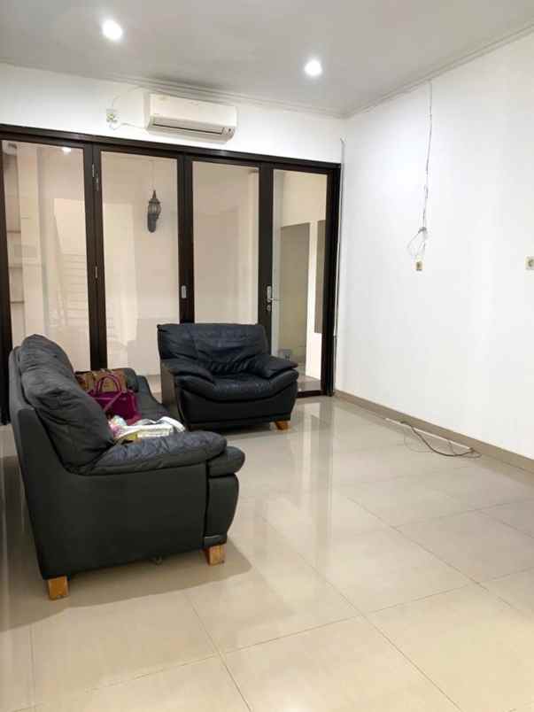 rumah hook bagus siap huni kemang pratama 2 bekasi