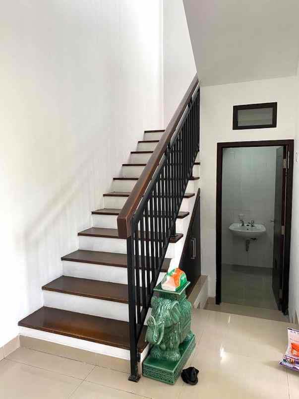 rumah hook bagus siap huni kemang pratama 2 bekasi