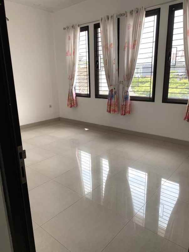 rumah hook bagus siap huni kemang pratama 2 bekasi