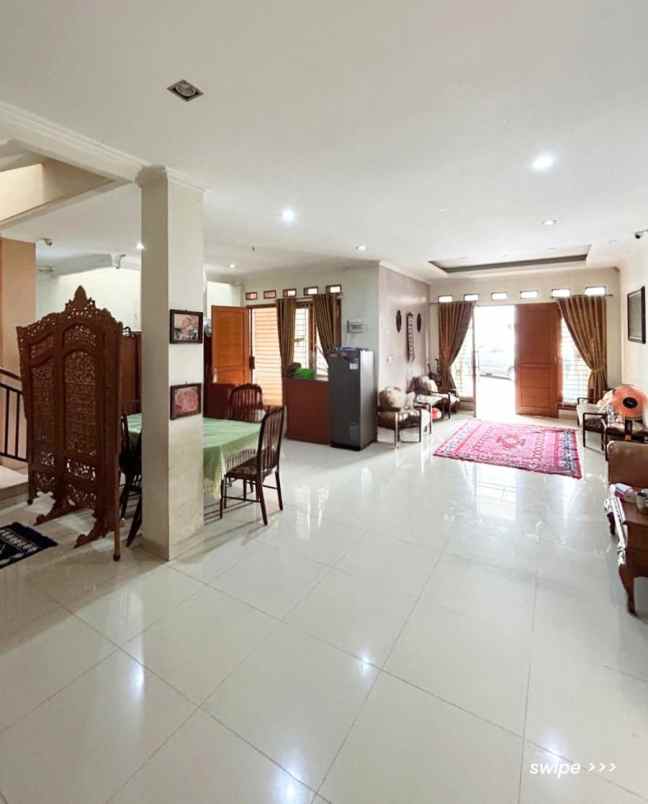 rumah ideal apik di asem baris tebet jakarta selatan