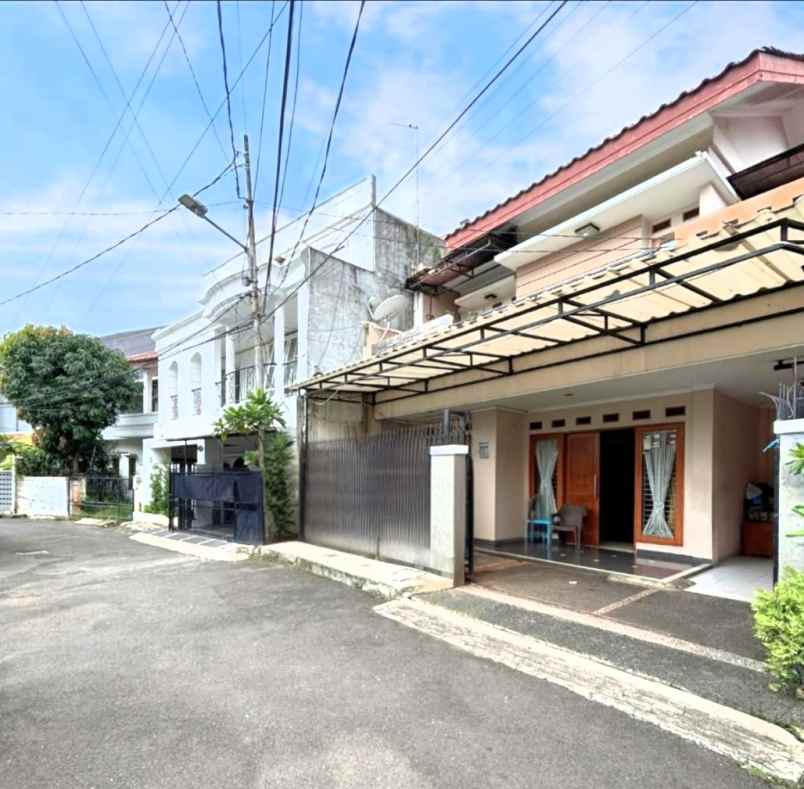 rumah ideal apik di asem baris tebet jakarta selatan