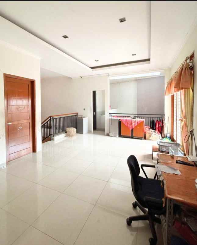 rumah ideal apik di asem baris tebet jakarta selatan