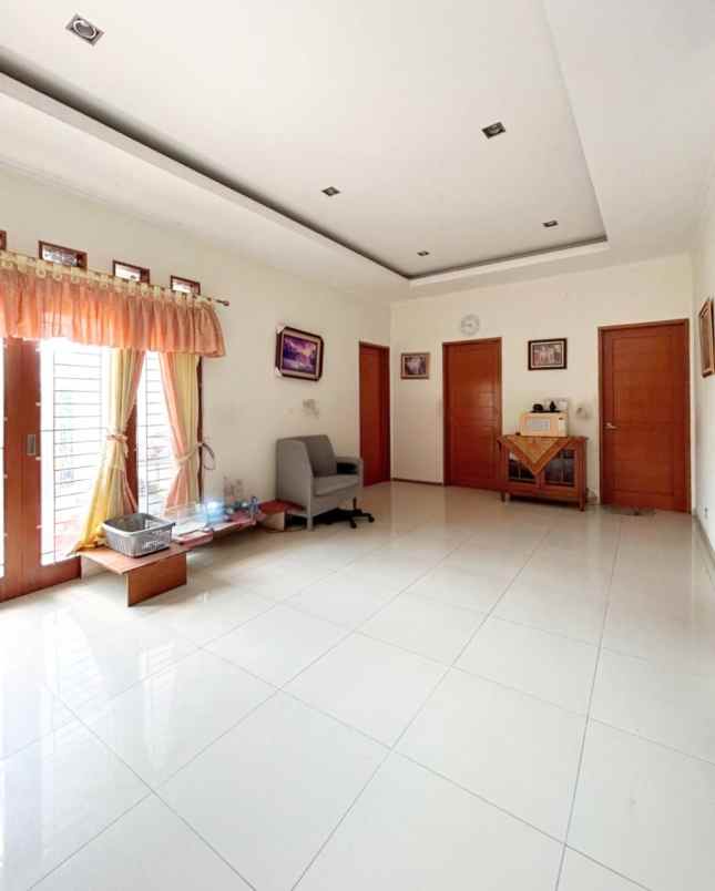 rumah ideal apik di asem baris tebet jakarta selatan