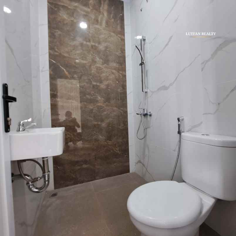 rumah jagakarsa dalam cluster dekat cilandak