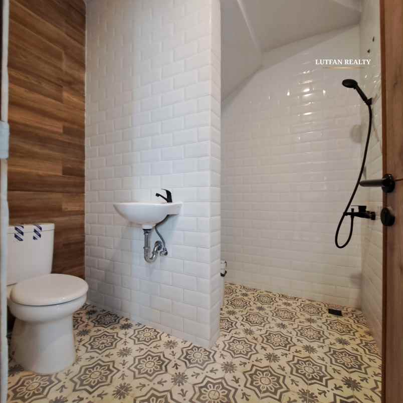 rumah jagakarsa farmhouse dalam cluster