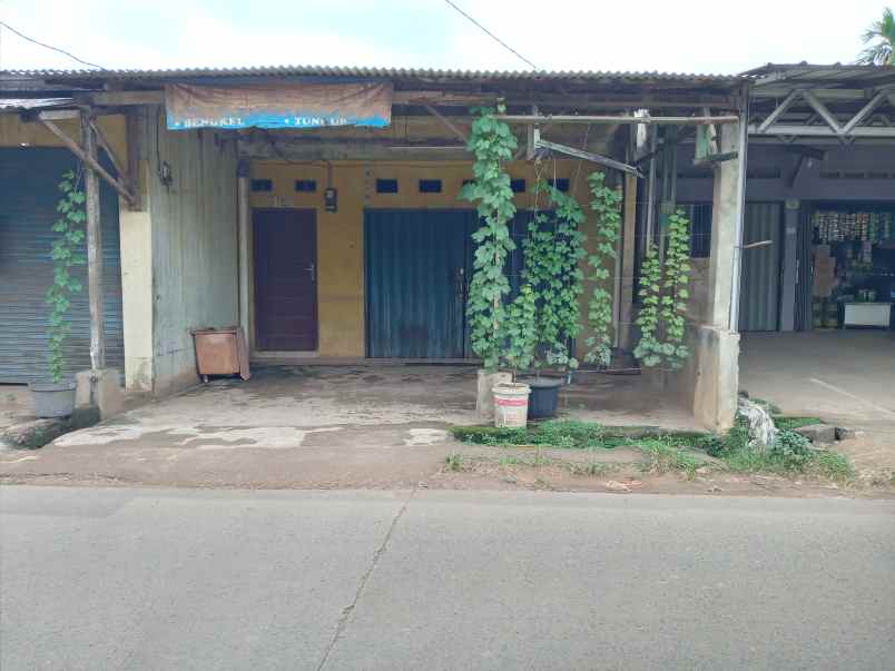 rumah jalan raya setu serang