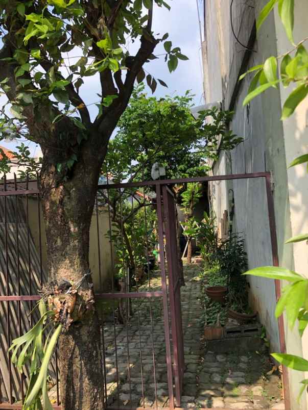 rumah jl mesjid abidin 3 a rt