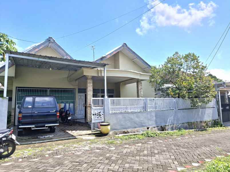 rumah luas di slawu jember jl cendrawasih