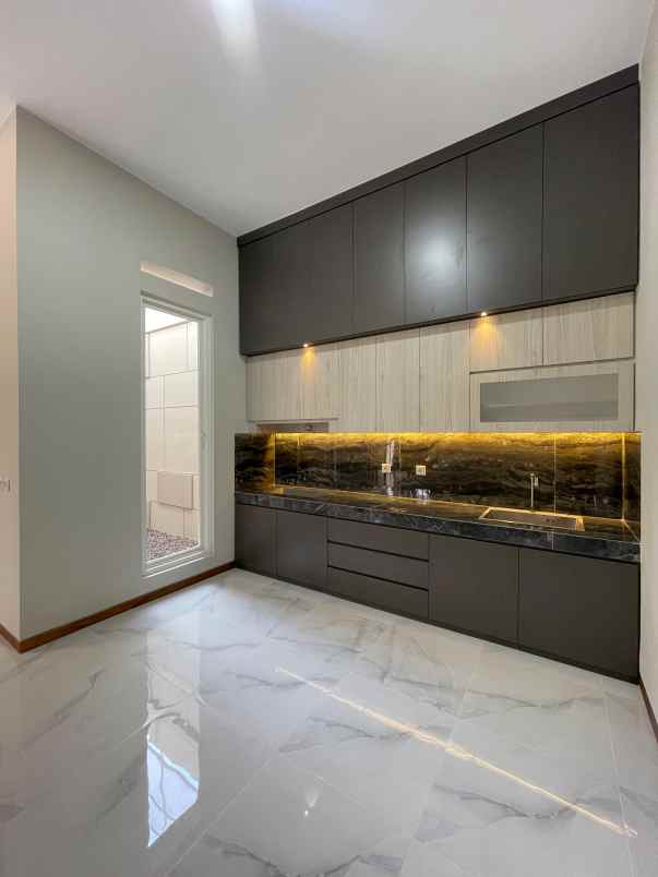 rumah mewah 2 lantai dekat sindu kusuma edupark ske