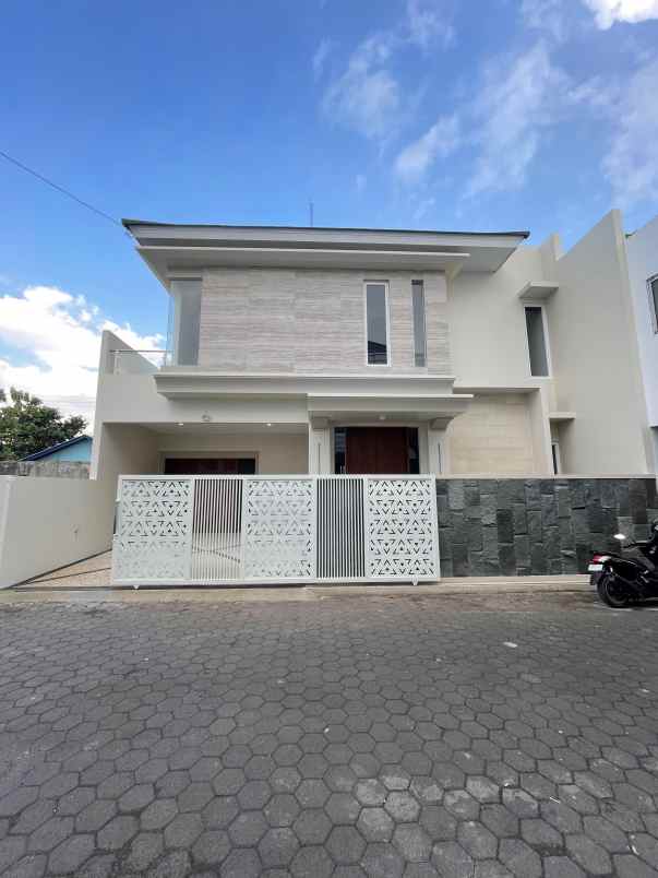 rumah mewah 2 lantai dekat sindu kusuma edupark ske