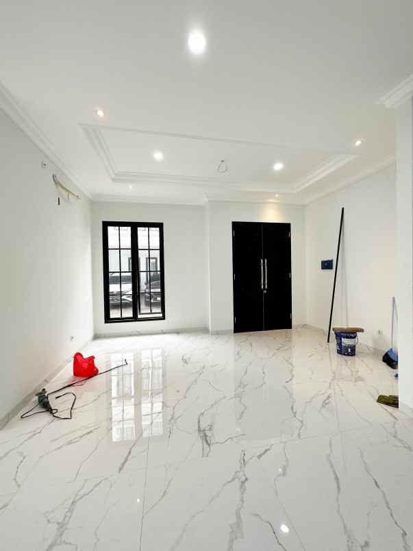 rumah mewah american classic di cipayung jakarta timur