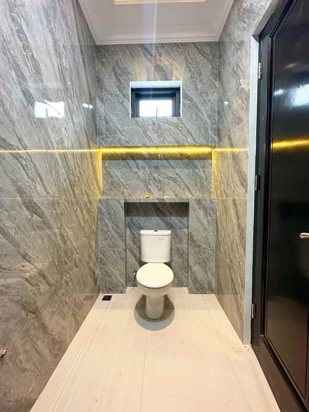 rumah mewah american classic di cipayung jakarta timur