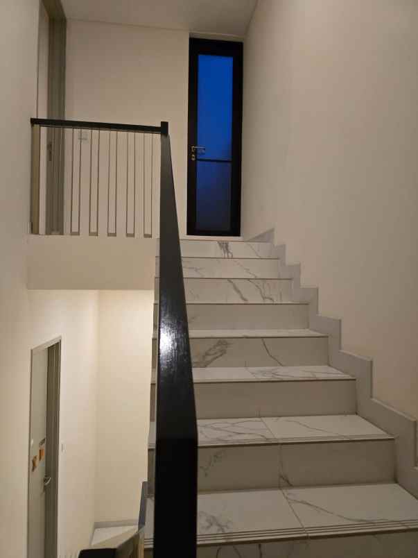 rumah mewah siap huni di cluster jgc cakung