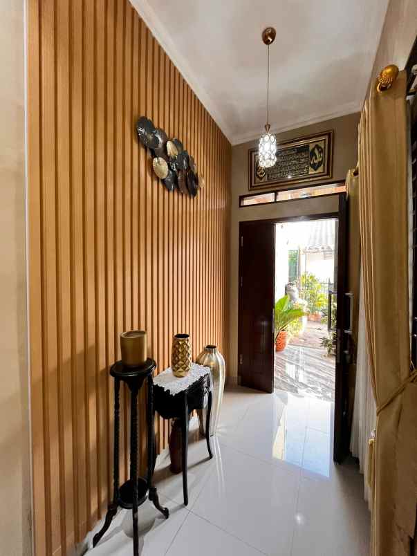 rumah modern 2 5 lantai di tanah baru beji depok