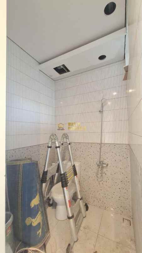 rumah modern 2 lantai 5 menit ke rs hermina jogja