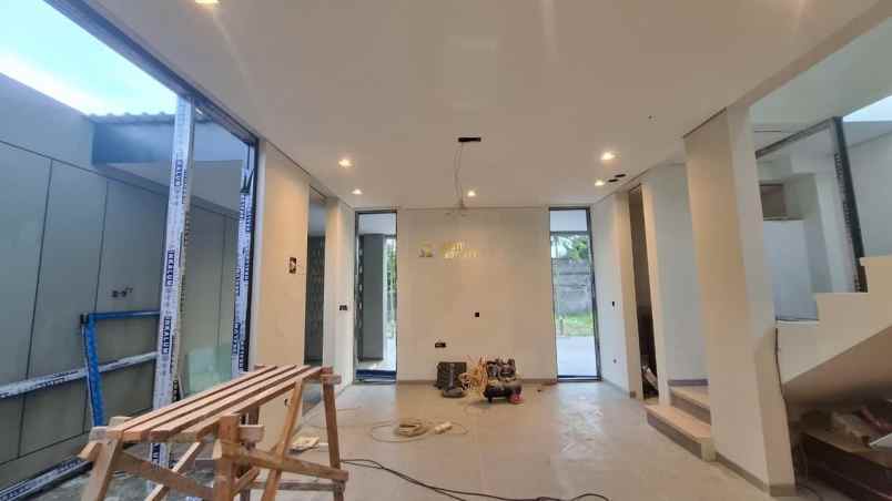 rumah modern 2 lantai 5 menit ke rs hermina jogja