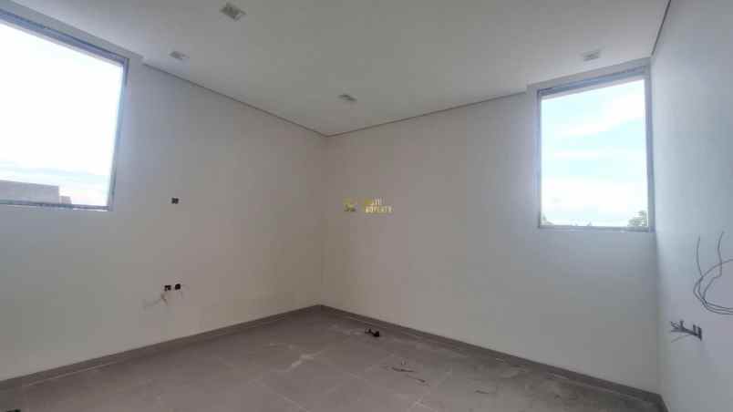 rumah modern 2 lantai 5 menit ke rs hermina jogja