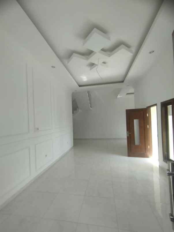 rumah modern 2 lantai kawasan nyaman jalan lebar