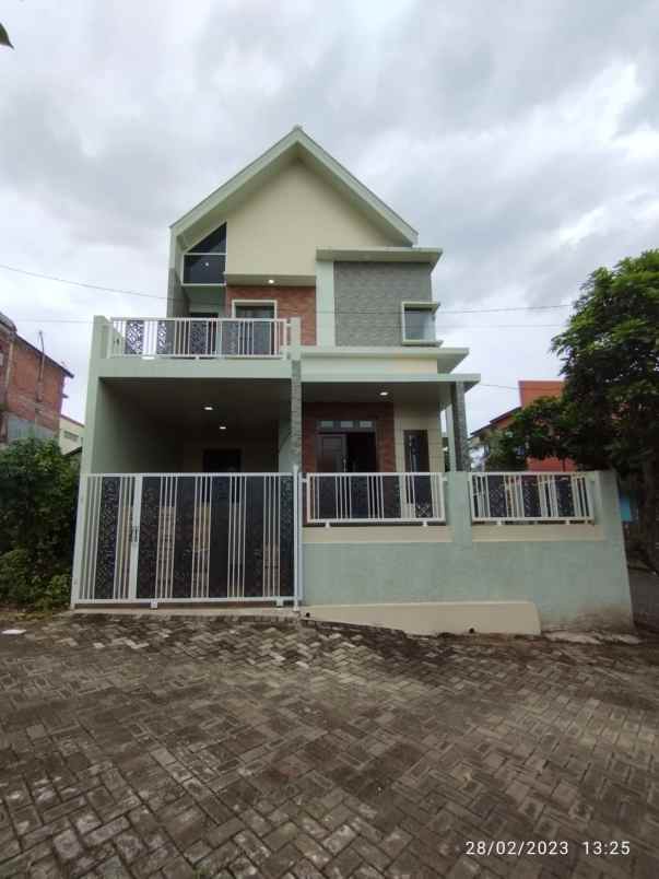 rumah modern 2 lantai kawasan nyaman jalan lebar