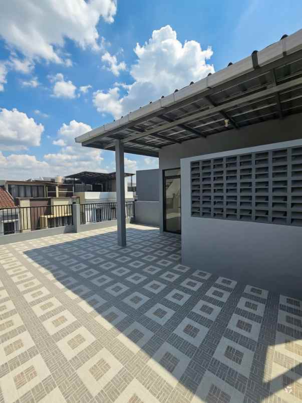 rumah modern minimalis 2 5 lantai di jagakarsa jaksel