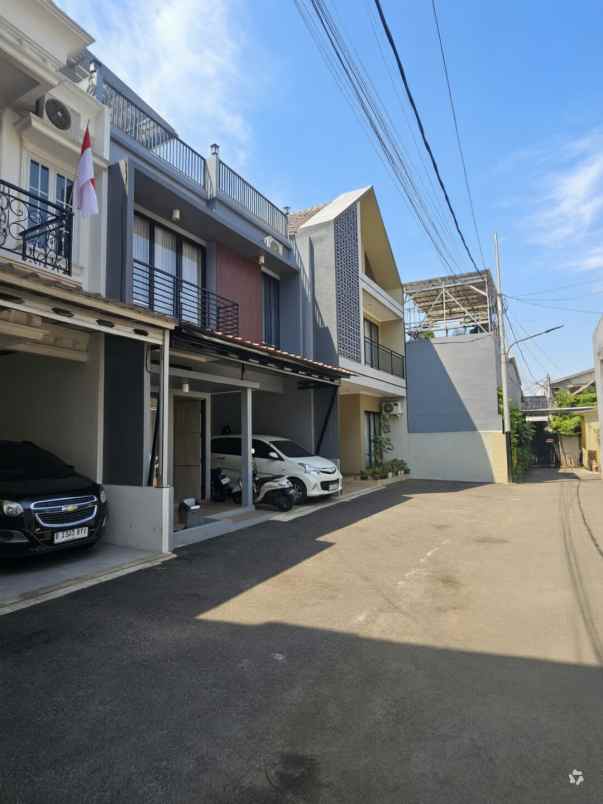 rumah modern minimalis 2 5 lantai di jagakarsa jaksel