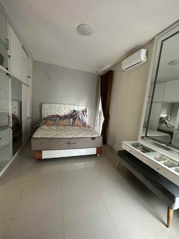 rumah modern siap huni lokasi di permata jingga