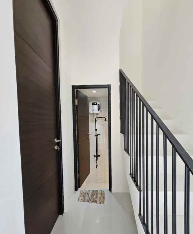 rumah modern smart door lokasi dekat kampus brawijaya