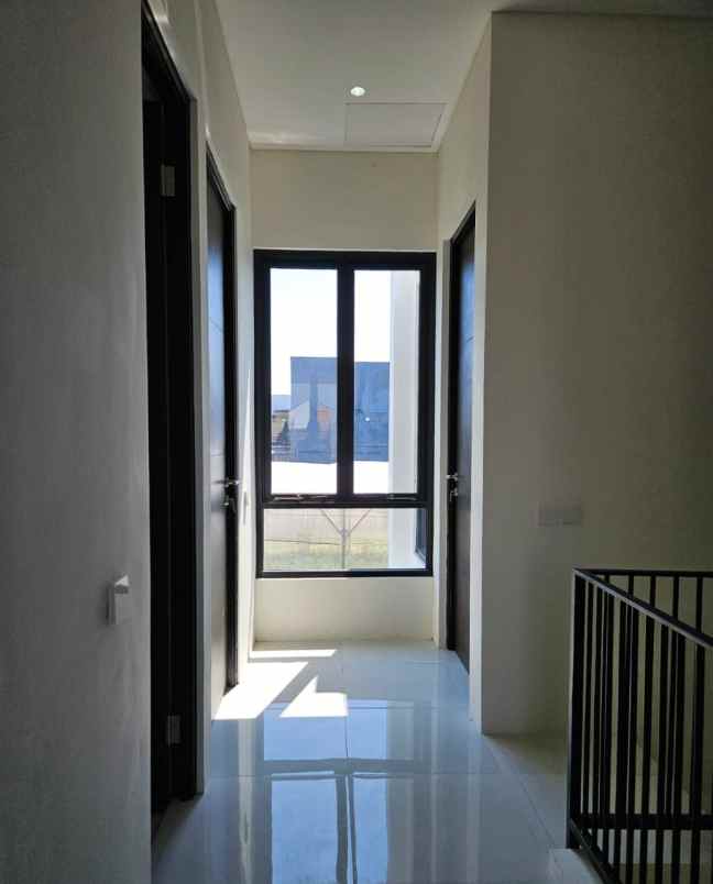 rumah modern smart door lokasi dekat kampus brawijaya