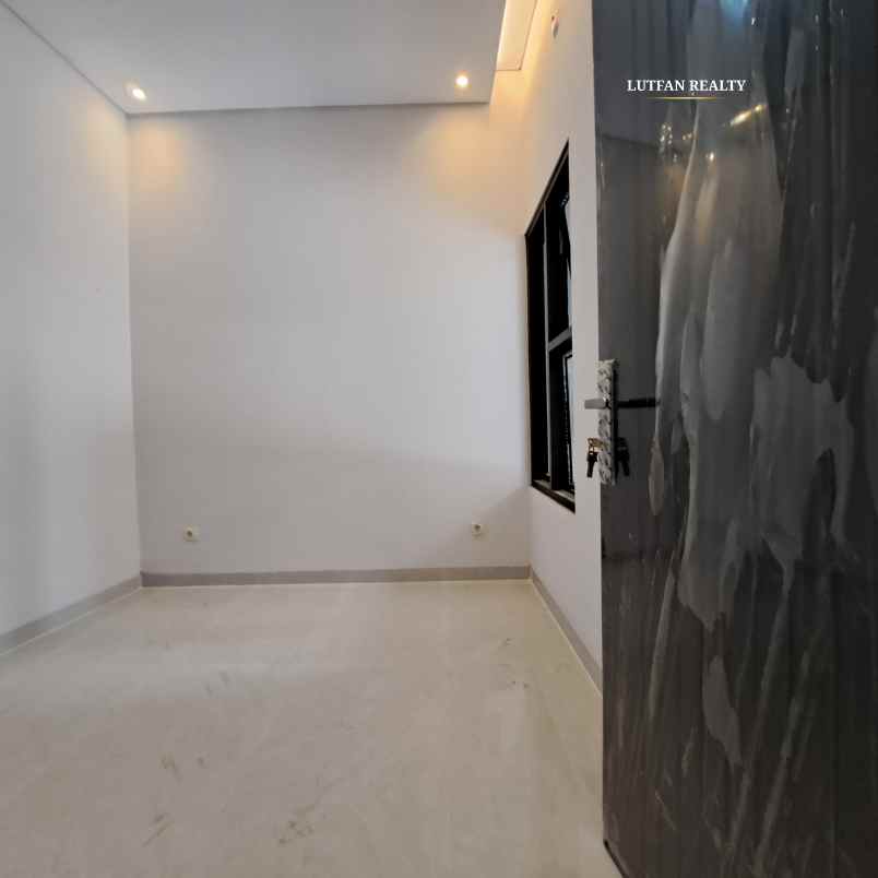 rumah pejaten timur dalam cluster