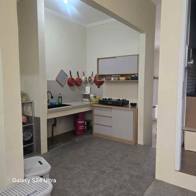 rumah second renov di perumahan cinere depok