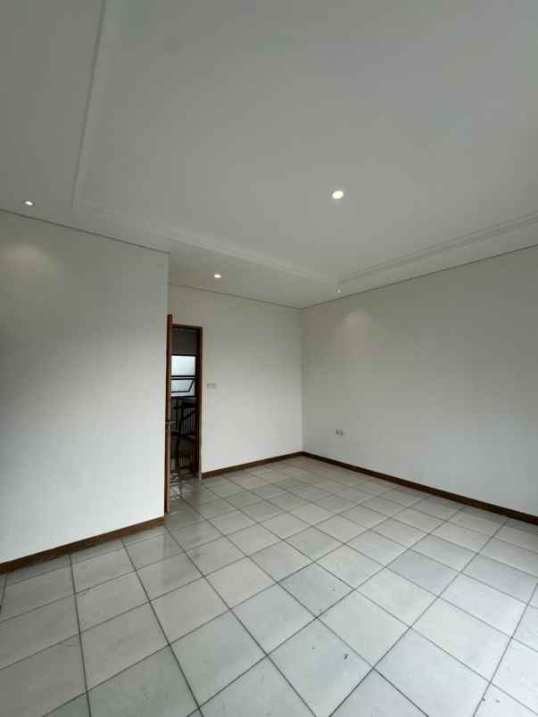 rumah second siap huni di tebet timur jaksel