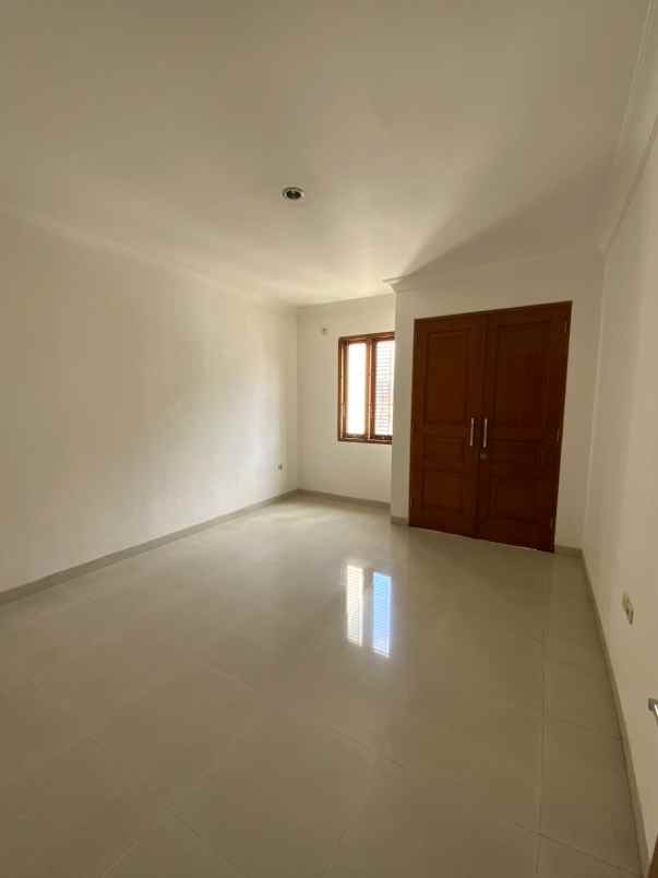 rumah second siap huni di tebet timur jaksel