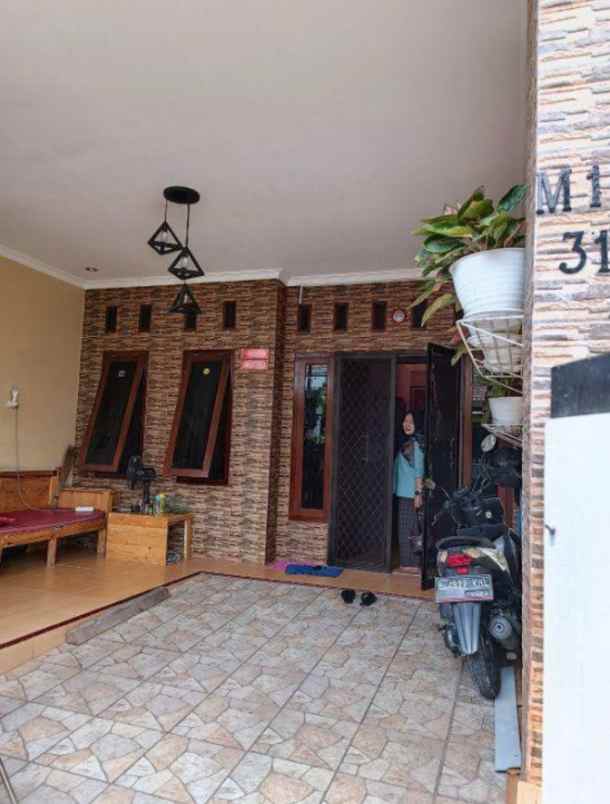 rumah semi furnished 2 lantai di dukuh zambrud bekasi