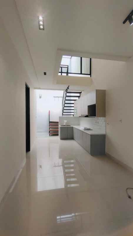 rumah siap huni dalam perumahan kencana loka bsd