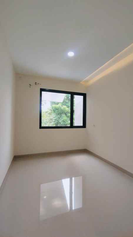 rumah siap huni dalam perumahan kencana loka bsd