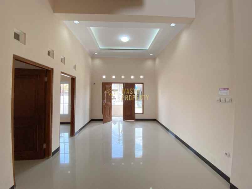 rumah siap huni di lingkungan tenang dan berkembang