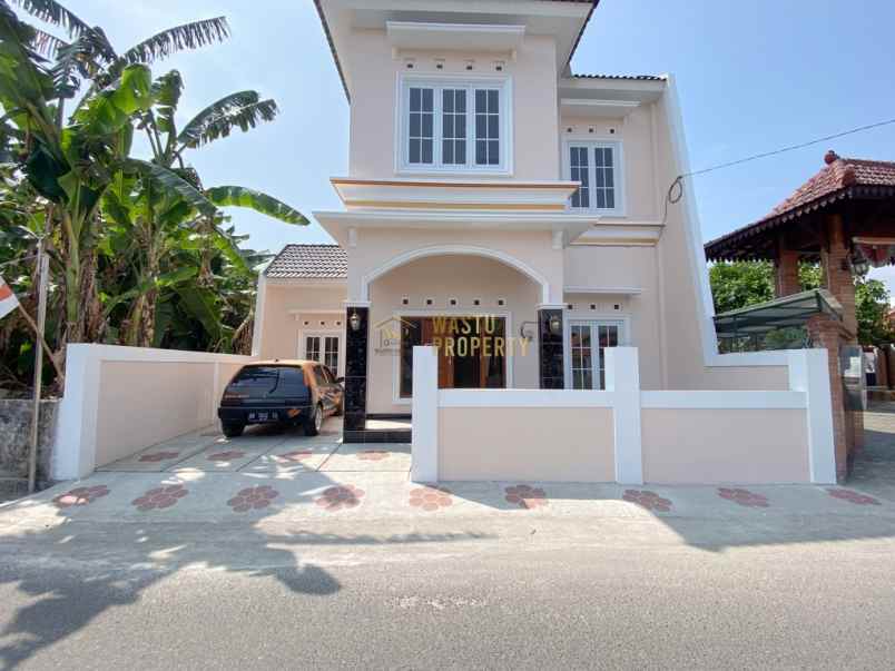 rumah siap huni di lingkungan tenang dan berkembang